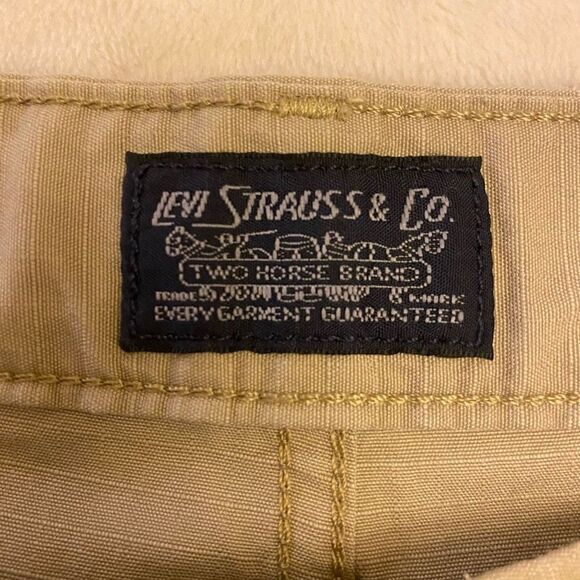 Levi‎ Strauss & Co Khaki Cargo Shorts in Size 38 - Picture 5 of 11